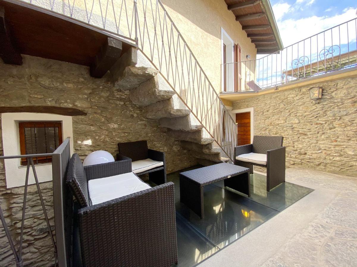 Independent Stone House With Lake View Musso ภายนอก รูปภาพ