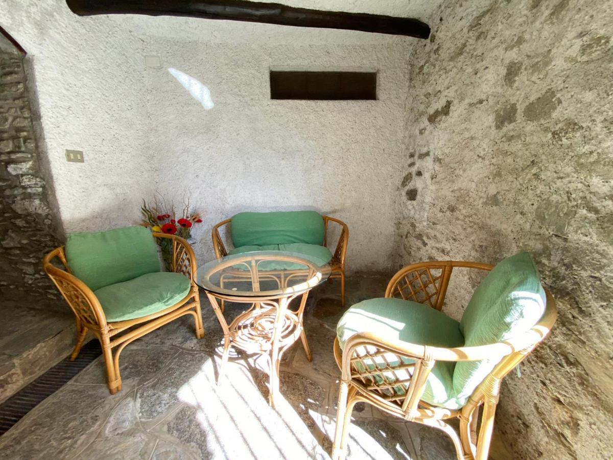 Independent Stone House With Lake View Musso ภายนอก รูปภาพ