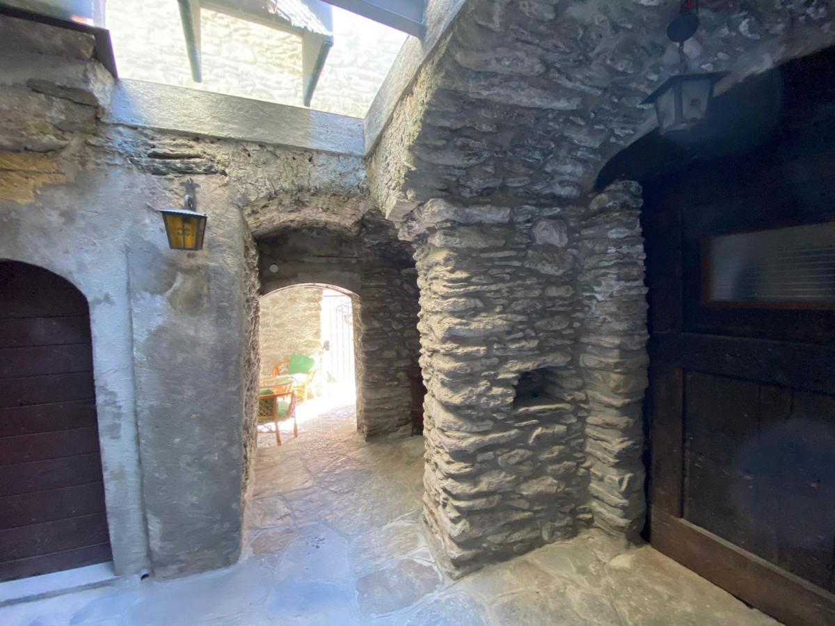 Independent Stone House With Lake View Musso ภายนอก รูปภาพ