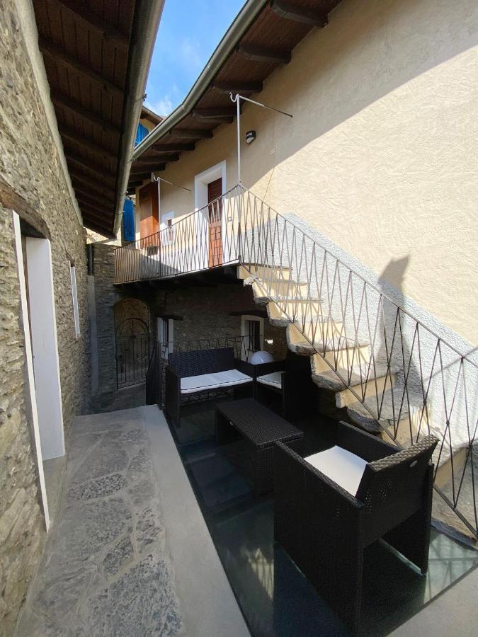 Independent Stone House With Lake View Musso ภายนอก รูปภาพ