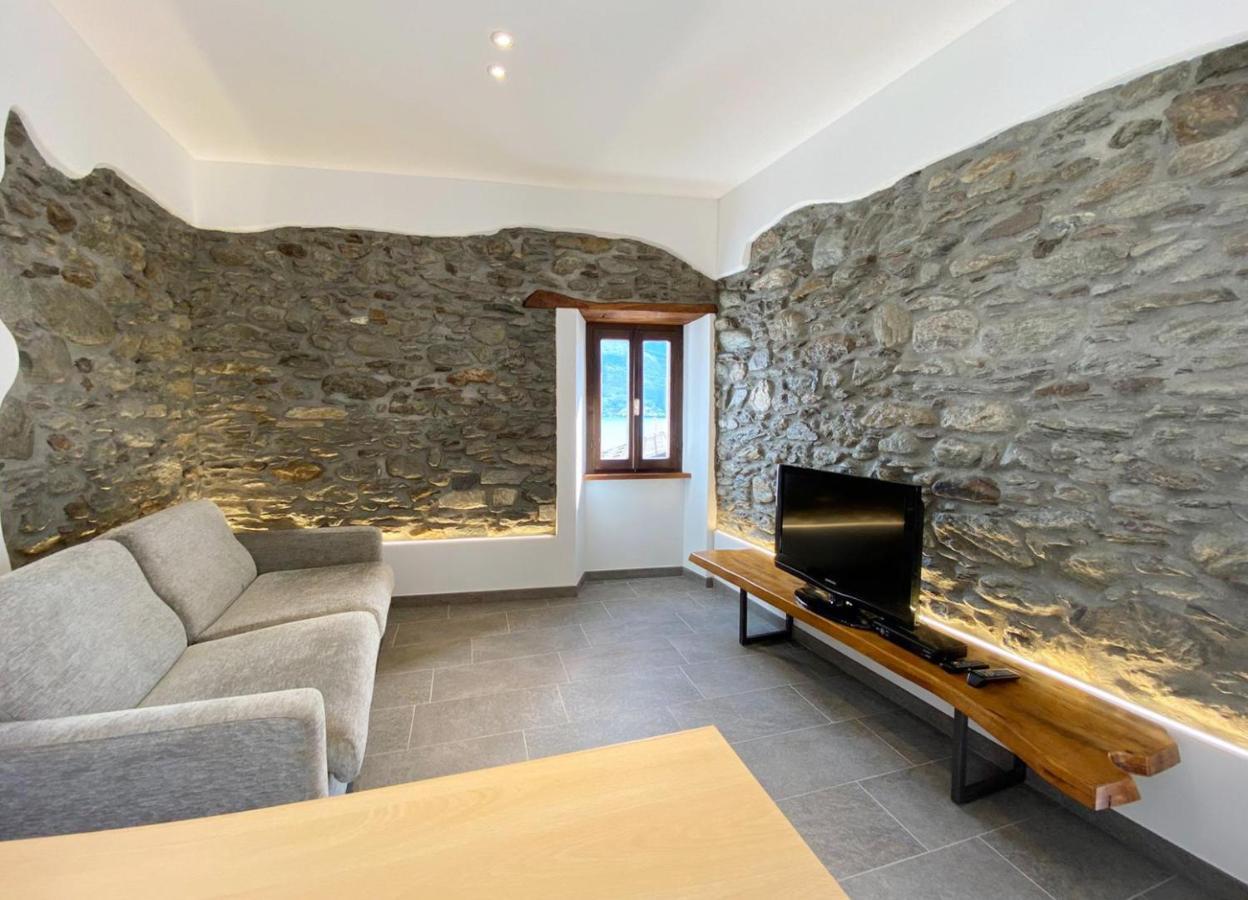 Independent Stone House With Lake View Musso ภายนอก รูปภาพ