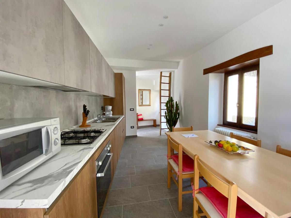 Independent Stone House With Lake View Musso ภายนอก รูปภาพ